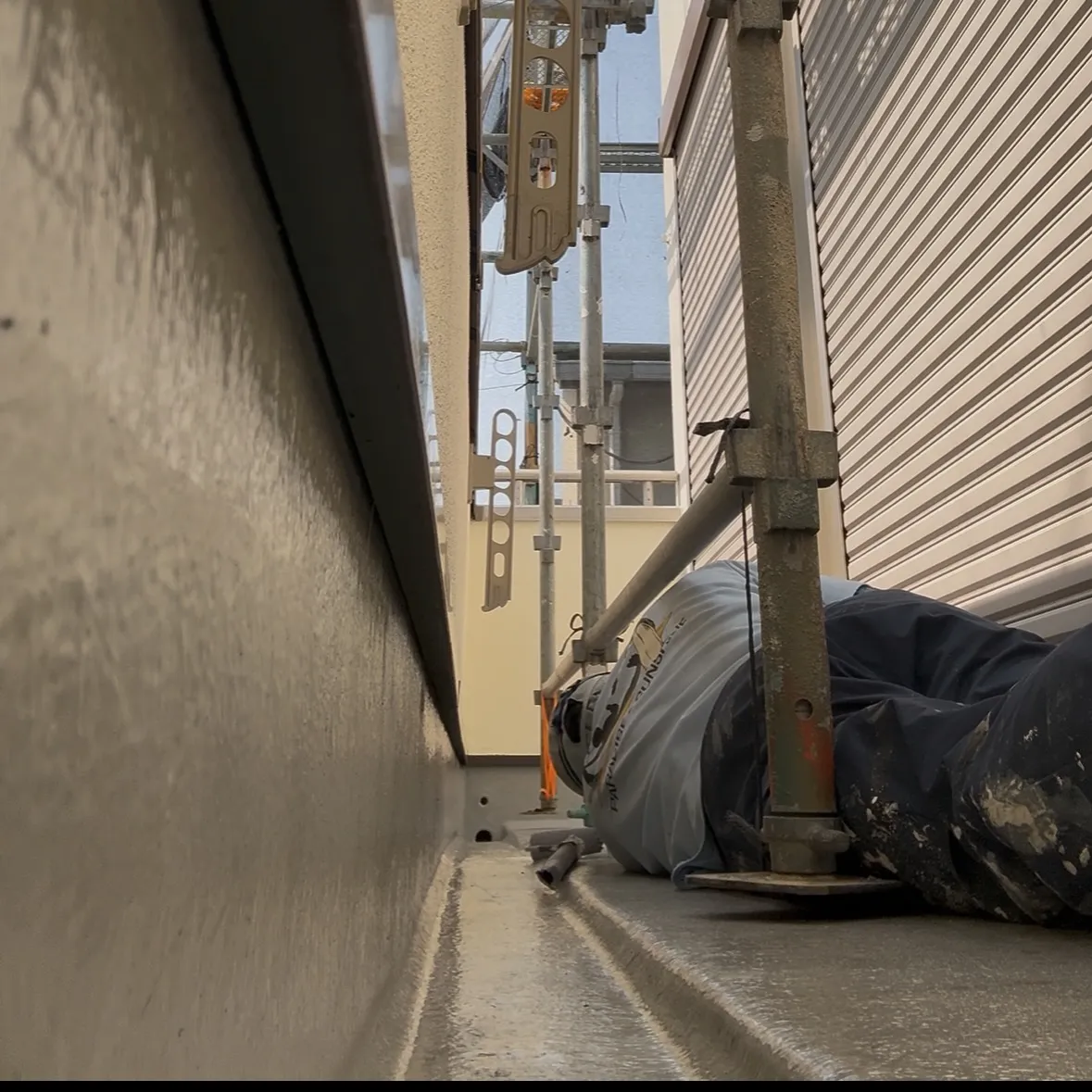 ヤムチャみたいなスタイルで防水していくぅ✨